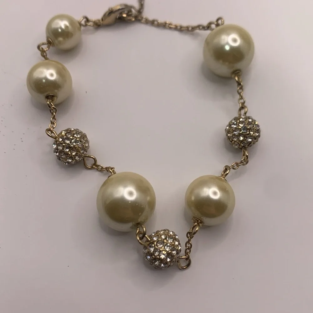 Versona Cream and Gold Vintage-Inspired Faux Pearl and Crystal Bracelet